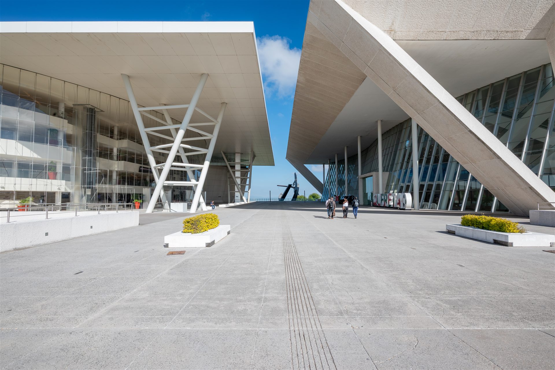 Acceso exterior del Quer&eacute;taro Centro de Congresos